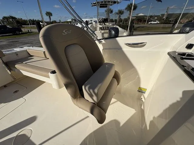 Slide: The Image of Scout 220 Dorado 2026 - 15