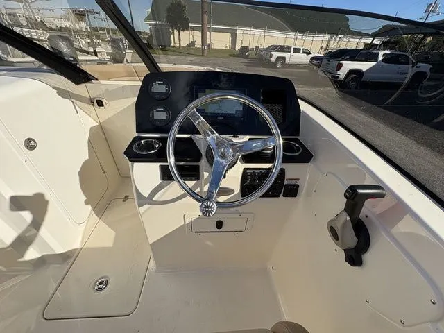 Slide: The Image of Scout 220 Dorado 2026 - 18