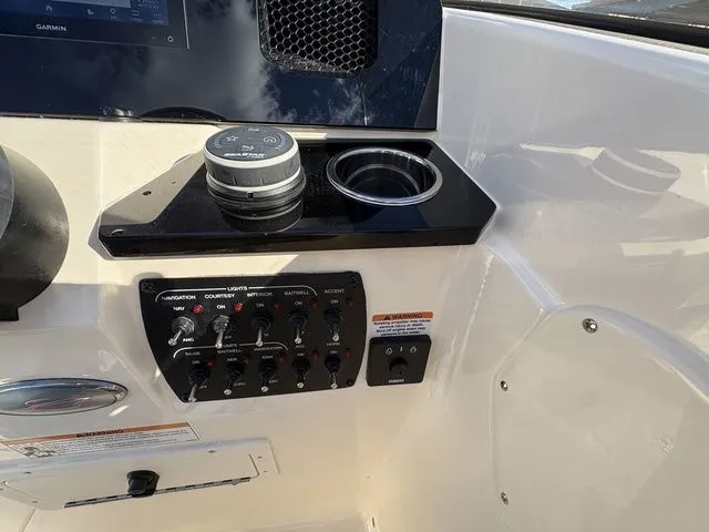 Slide: The Image of Scout 220 Dorado 2026 - 20