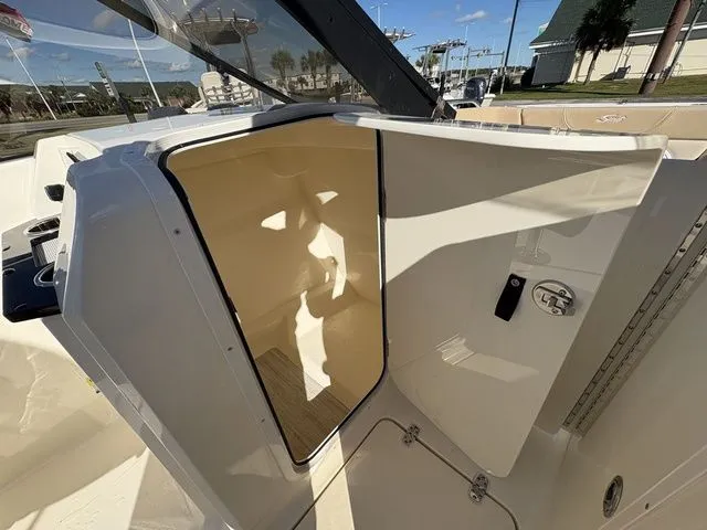 Slide: The Image of Scout 220 Dorado 2026 - 21