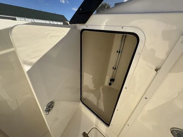 Slide: The Image of Scout 220 Dorado 2026 - 22