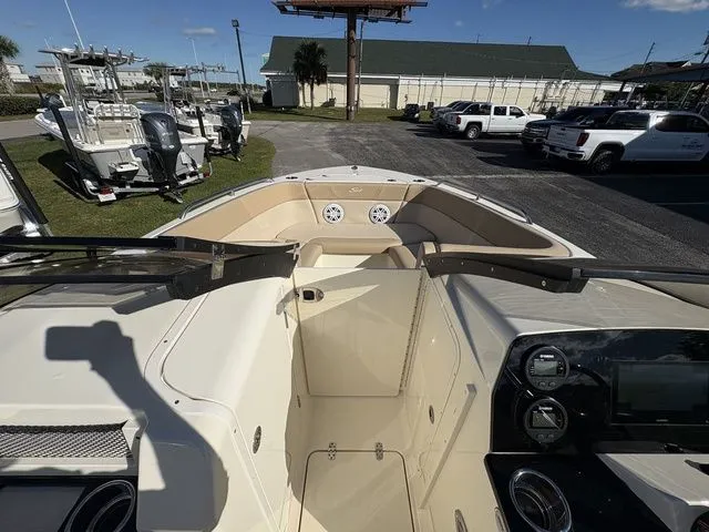 Slide: The Image of Scout 220 Dorado 2026 - 24