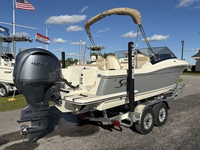 Slide: The Image of Scout 220 Dorado 2026 - 4