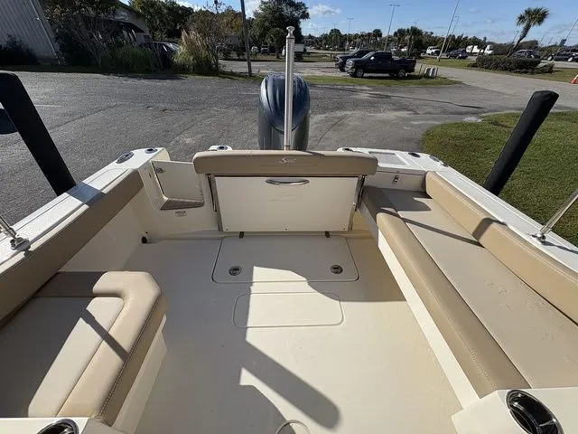 Slide: The Image of Scout 220 Dorado 2026 - 9