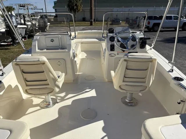 Slide: The Image of Scout 188 Sport Dorado 2026 - 10