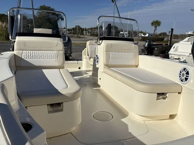 Slide: The Image of Scout 188 Sport Dorado 2026 - 17