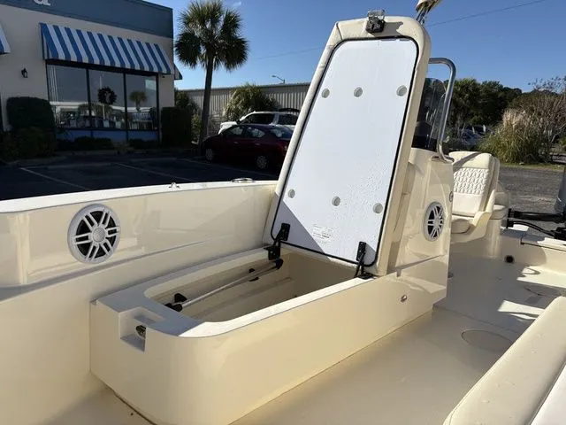 Slide: The Image of Scout 188 Sport Dorado 2026 - 18