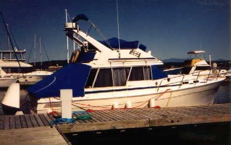 Slide: The Image of Bayliner 3288 Motoryacht 1988 - 0