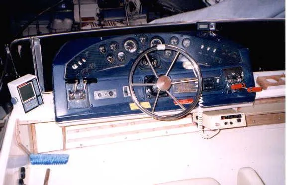 Slide: The Image of Sea Ray 300 Sedan Bridge 1986 - 5
