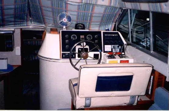 Slide: The Image of Sea Ray 300 Sedan Bridge 1986 - 6