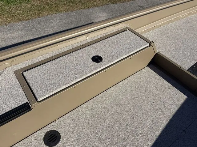 Slide: The Image of SeaArk DXS 1548 DKLD 2026 - 12