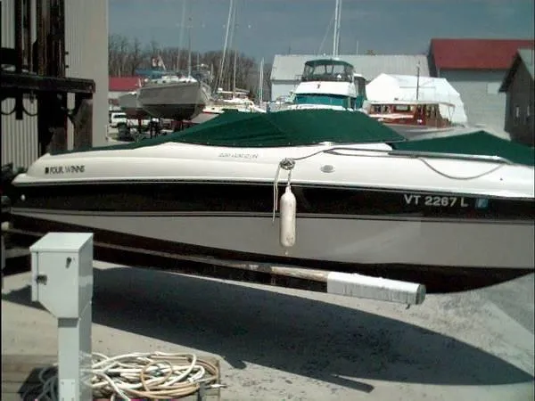 Slide: The Image of Four Winns 220 Horizon & Trailer 1996 - 3