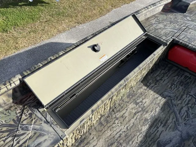 Slide: The Image of SeaArk 1752 Slayer X 2026 - 13