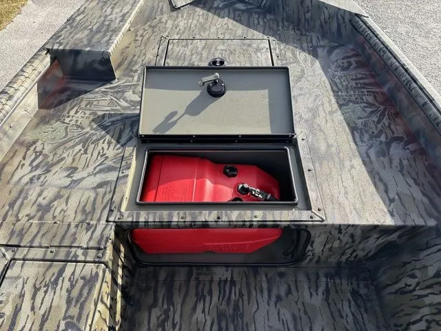 Slide: The Image of SeaArk 1752 Slayer X 2026 - 14