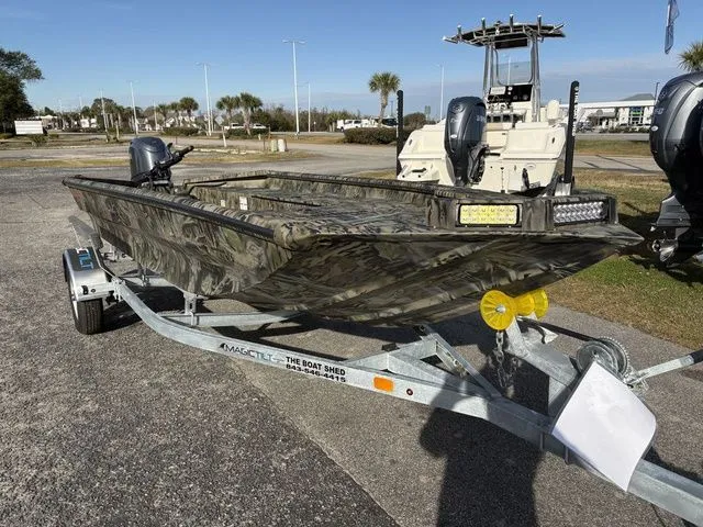 Slide: The Image of SeaArk 1752 Slayer X 2026 - 6