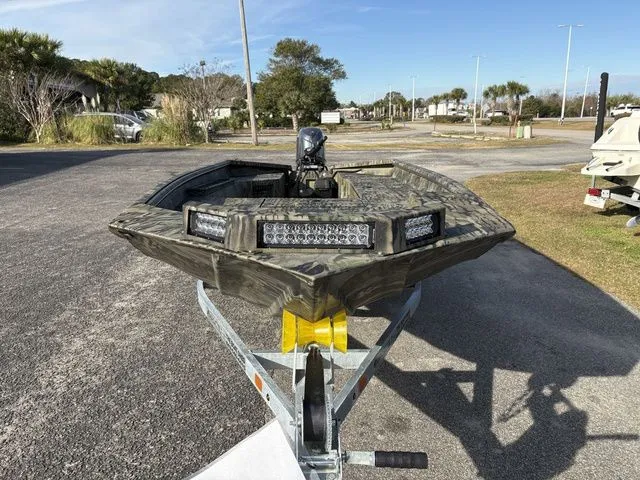 Slide: The Image of SeaArk 1752 Slayer X 2026 - 7