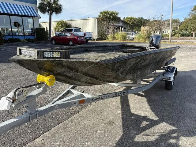 Slide: The Image of SeaArk 1752 Slayer X 2026 - 8