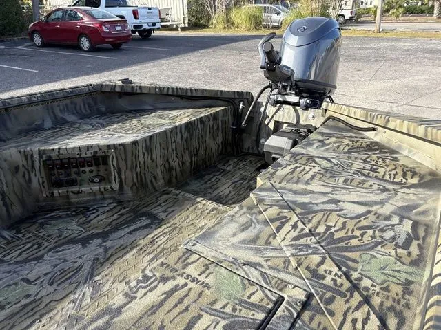 Slide: The Image of SeaArk 1752 Slayer X 2026 - 9