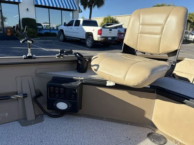 Slide: The Image of SeaArk DXS 1548 DKLD 2025 - 10