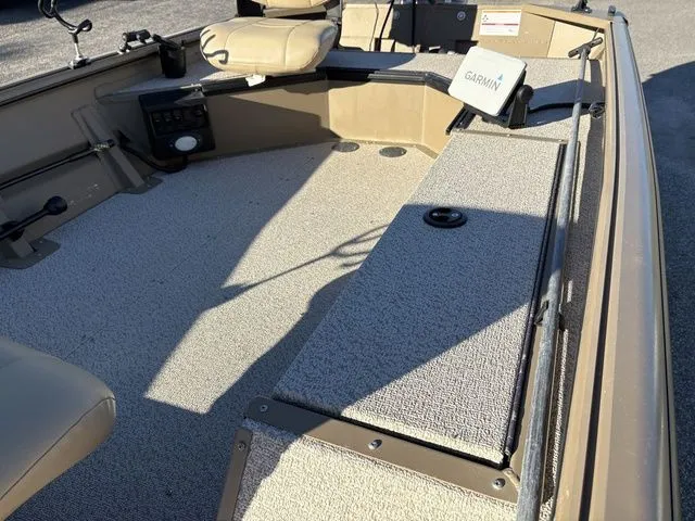 Slide: The Image of SeaArk DXS 1548 DKLD 2025 - 12