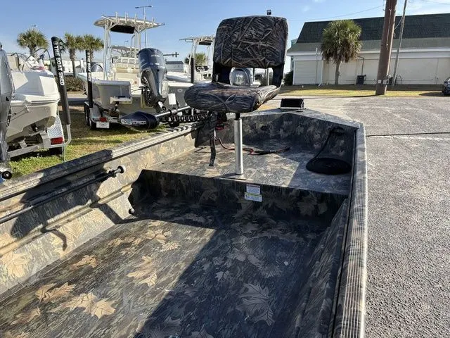 Slide: The Image of 2022 Crestliner 1546 Retriever Jon boat with camouflage design. - 11