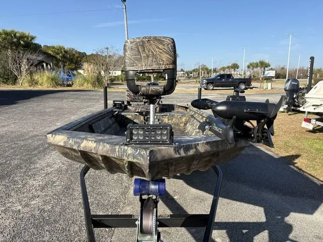 Slide: The Image of 2022 Crestliner 1546 Retriever Jon boat on trailer, front view. - 7