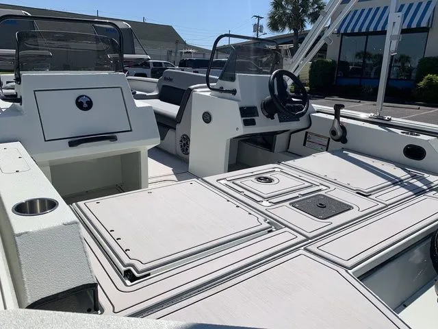 Slide: The Image of SeaArk Easy 200 2026 - 10