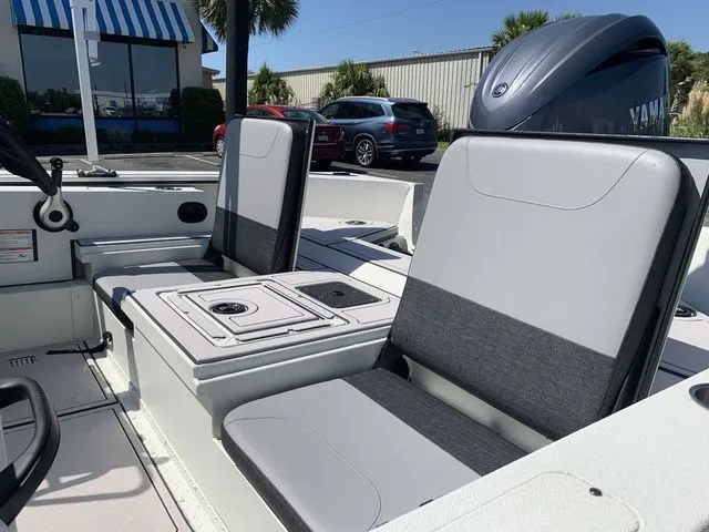 Slide: The Image of SeaArk Easy 200 2026 - 11