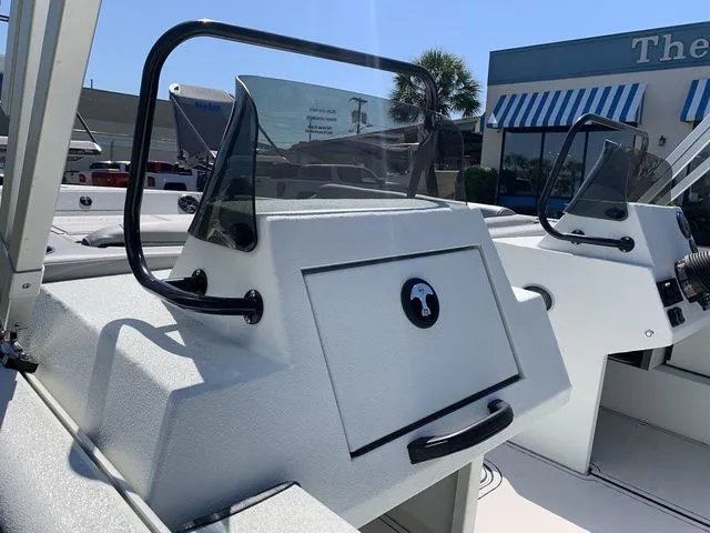 Slide: The Image of SeaArk Easy 200 2026 - 12