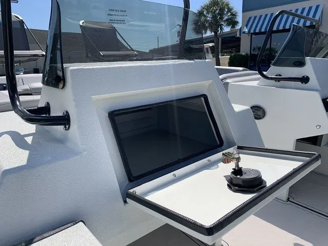 Slide: The Image of SeaArk Easy 200 2026 - 13