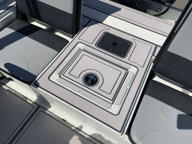 Slide: The Image of SeaArk Easy 200 2026 - 14