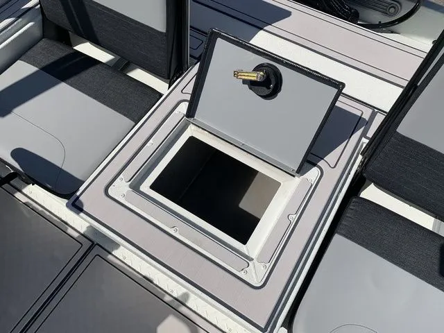 Slide: The Image of SeaArk Easy 200 2026 - 15