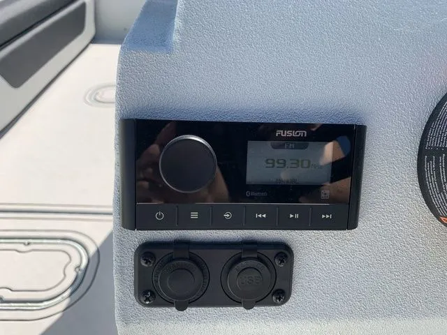 Slide: The Image of SeaArk Easy 200 2026 - 17