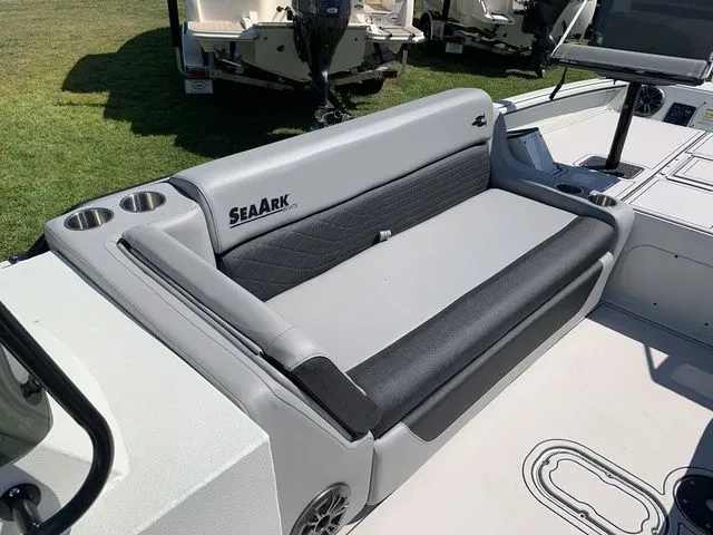 Slide: The Image of SeaArk Easy 200 2026 - 20