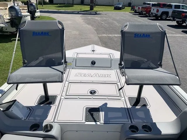 Slide: The Image of SeaArk Easy 200 2026 - 22