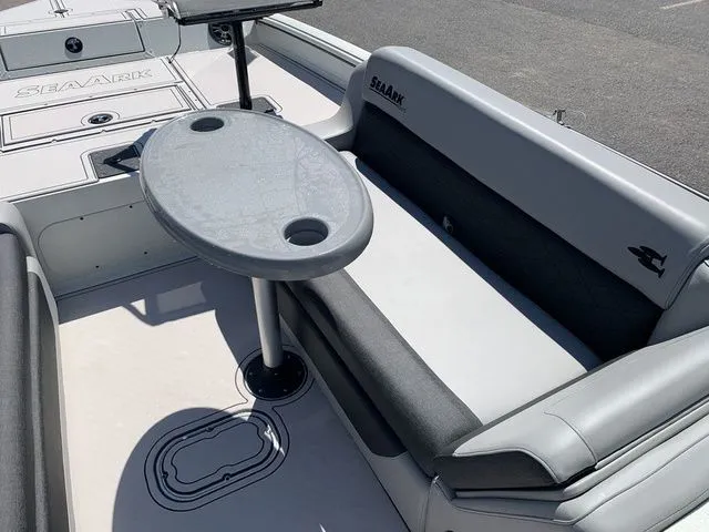 Slide: The Image of SeaArk Easy 200 2026 - 23