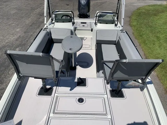 Slide: The Image of SeaArk Easy 200 2026 - 25