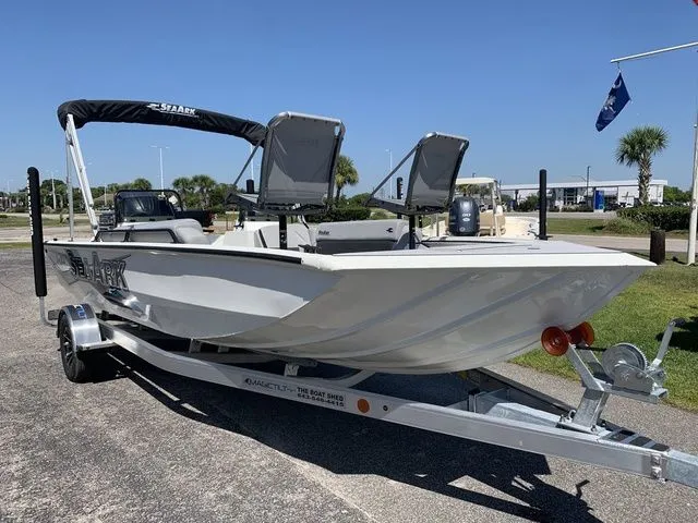 Slide: The Image of SeaArk Easy 200 2026 - 6