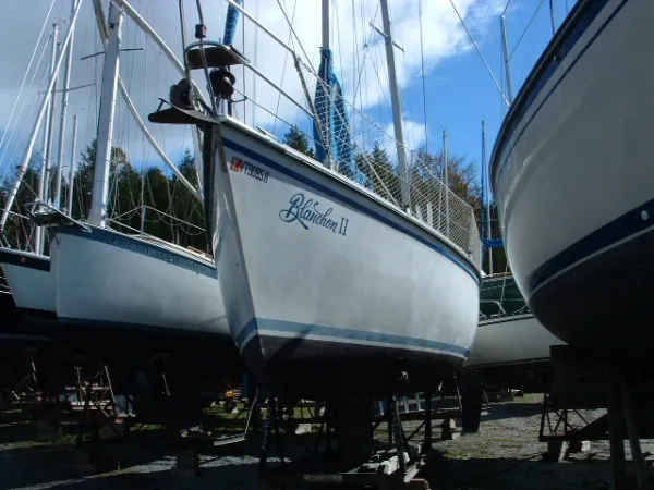 Slide: The Image of Hunter 31 Shoal Draft 1985 - 0
