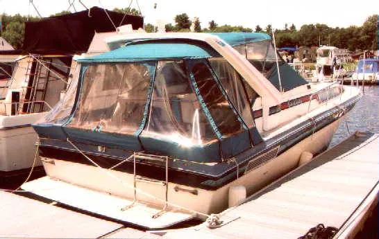 Slide: The Image of Bayliner 3250 Conquest 1986 - 0