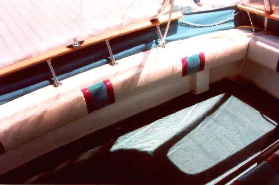 Slide: The Image of Bayliner 3250 Conquest 1986 - 3