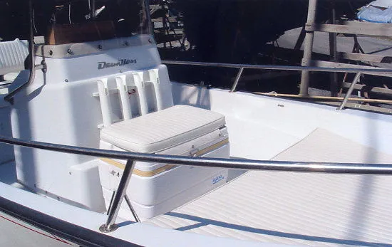 Slide: The Image of Boston Whaler DAUNTLESS 1995 - 4