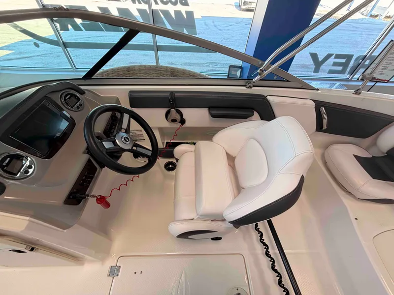 Slide: The Image of Chaparral 21 H2O Ski and Fish OB 2019 - 17