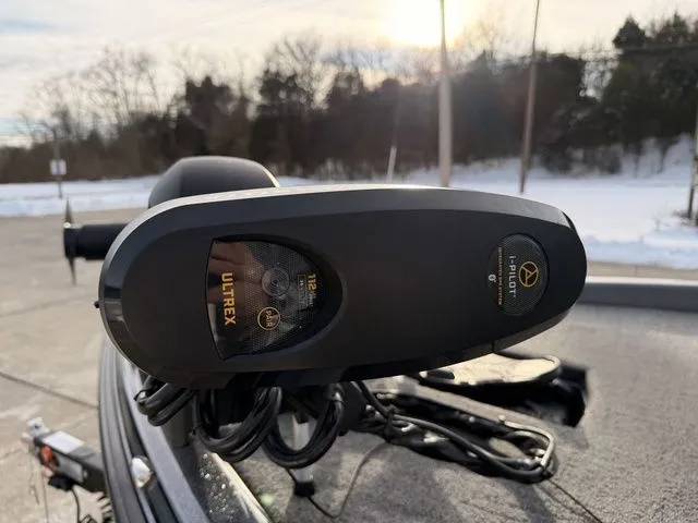 Slide: The Image of Phoenix Bass Boat 921 Elite 2023 - 12