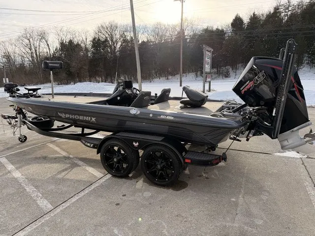 Slide: The Image of Phoenix Bass Boat 921 Elite 2023 - 16