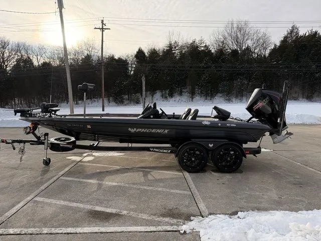 Slide: The Image of Phoenix Bass Boat 921 Elite 2023 - 17