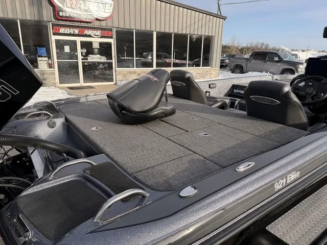 Slide: The Image of Phoenix Bass Boat 921 Elite 2023 - 5