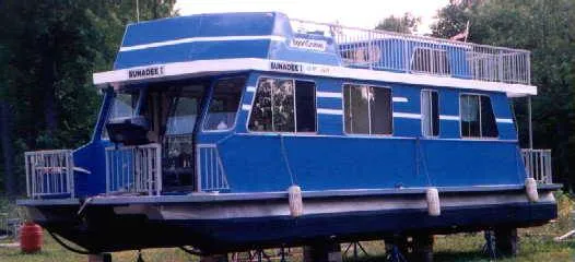 Slide: The Image of Three Buoys / Sunseeker Houseboat 1985 - 0