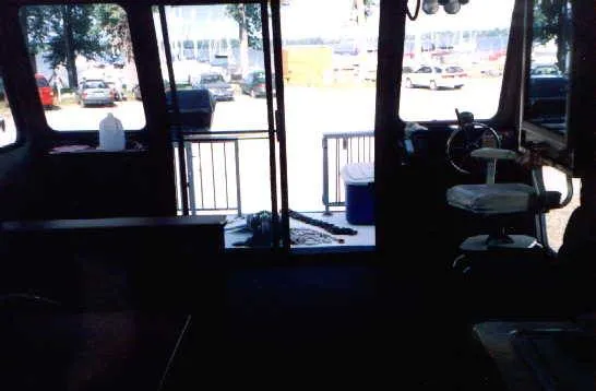 Slide: The Image of Three Buoys / Sunseeker Houseboat 1985 - 3