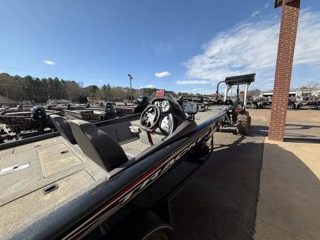 Slide: The Image of Tracker Pro Team 190 TX 2023 - 12